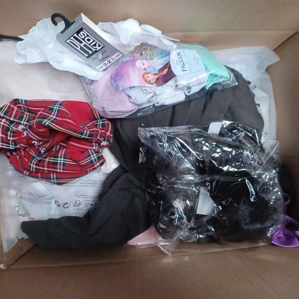 LARGE QUANTITY OF ASSORTED KIDS CLOTHING ITEMS TO INCLUDE PYJAMA SET, SOCKS, TOP, ETC