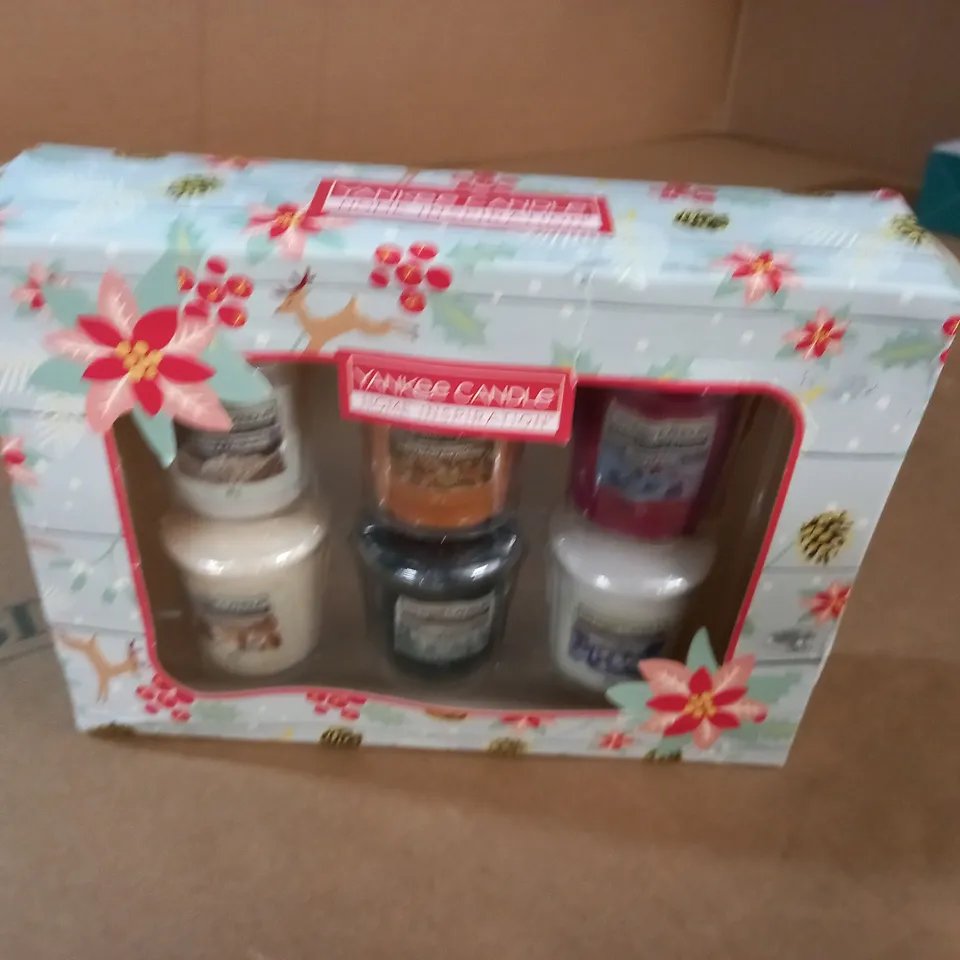 SET OF 6 49G YANKEE CANDLES