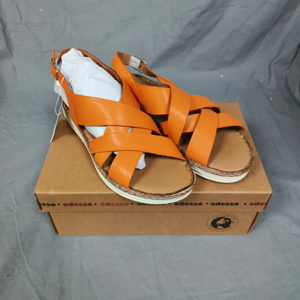 ADESSO WOMEN'S ORANGE LEATHER SANDALS - 6