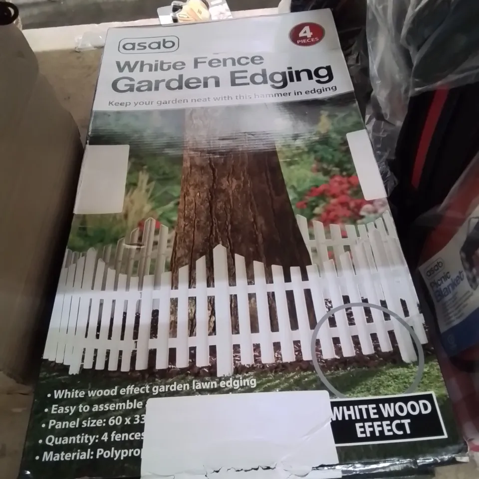 LOT TO CONTAIN APPROXIMATELY 25 ITEMS TO INCLUDE A CAMPING BED, GARDEN FENCE EDGING, CABIN SIZE SUITCASE, POOL COVER, MULTI PURPOSE TORCH, GARDEN KNEELER ETC.