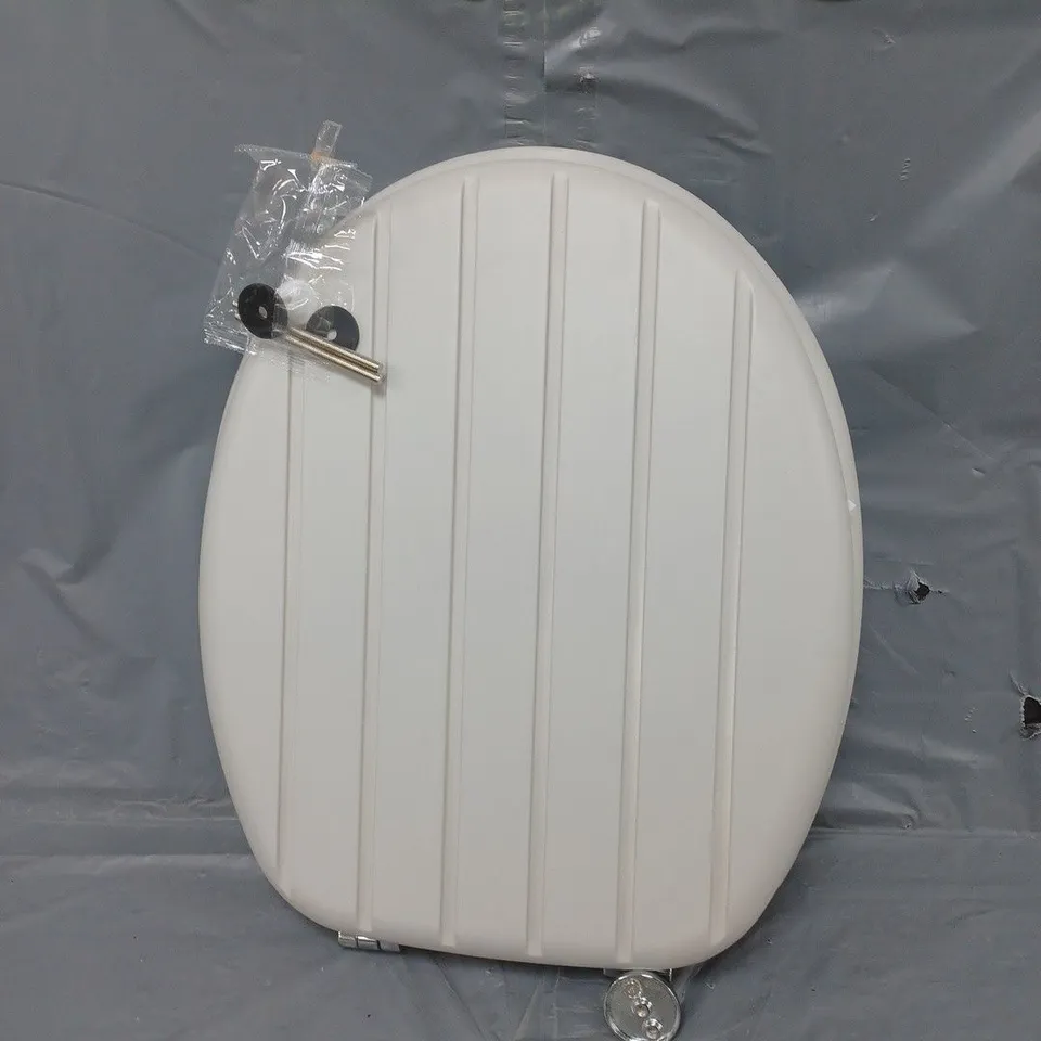 BOXED HOME SHAKER STYLE TOILET SEAT 