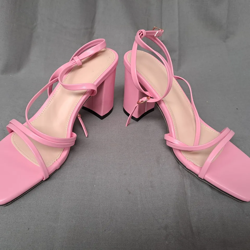 BOXED PAIR OF DESIGNER OPEN TOE BLOCK HEEL STRAPPY SANDALS IN PINK EU SIZE 37