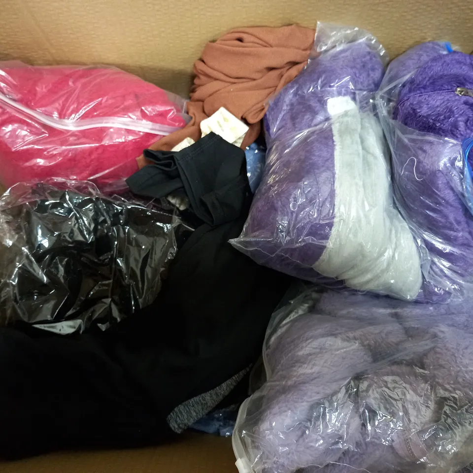 BOX OF APPROXIMATELY 20 ASSORTED ITEMS OF CLOTHING