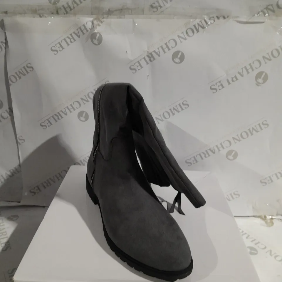 BOXED GREY MICRO FIBRE KNEE BOOTS SIZE 7