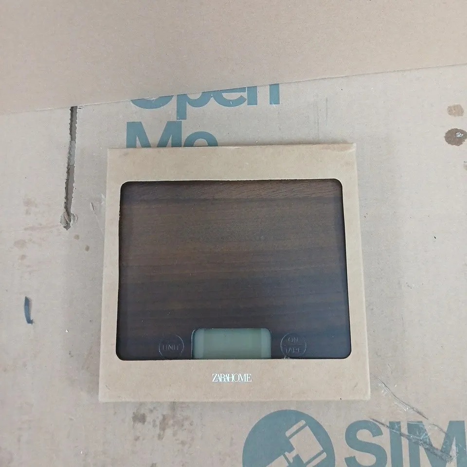 ZARAHOME DIGITAL KITCHEN SCALE WITH WOOD FINISH – MAX 5000G/1G