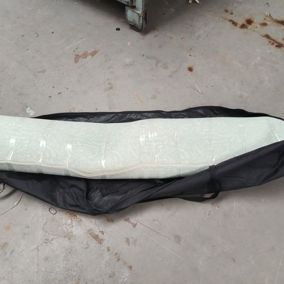 GREEN PADDED MAT FOR OUTDOOR/PET USE IN BLACK CARRY CASE (APPROX 130IN WIDTH)