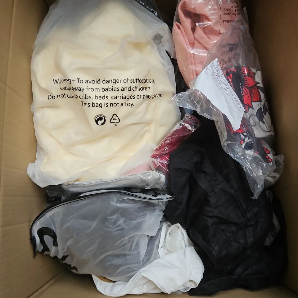 BOX OF APPROXIMATELY 20 ASSORTED CLOTHING ITEMS TO INCLUDE JACKET, HATS, DRESS ETC