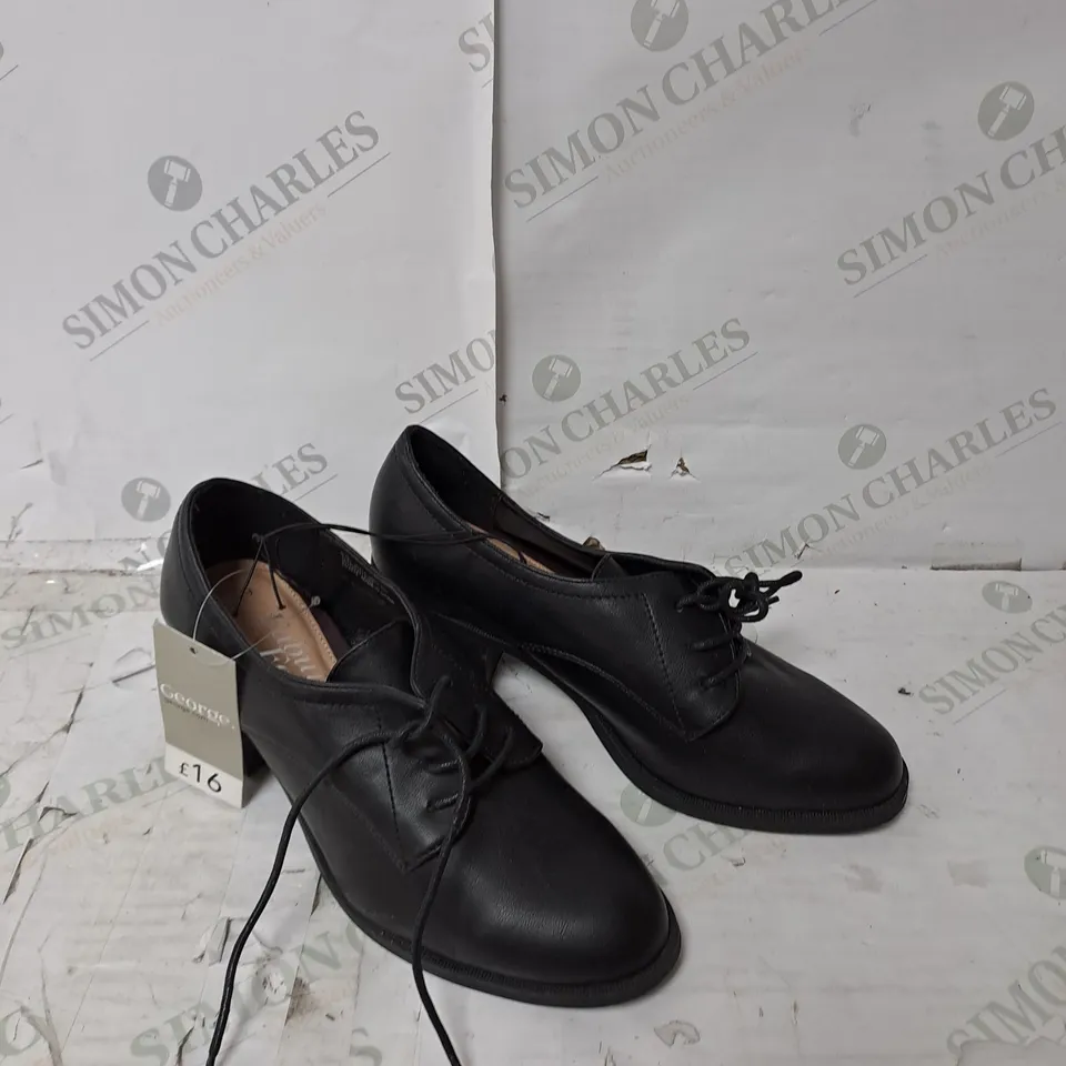 APPROXIMATELY 10 PAIRS OF GEORGE FABULOUS FOOTWEAR BLOCK HEEL SUIT SHOE IN BLACK 