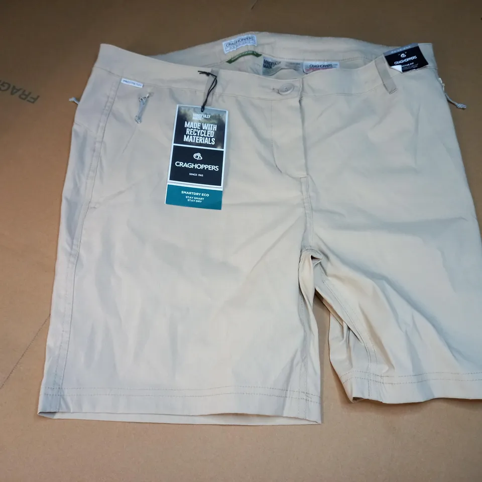 CRAGHOPPERS ACTIVE FIT SHORTS IN BEIGE - UK 16