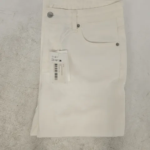 NA-KD ROUTE MID WAIST STRAIGHT JEANS IN WHITE SIZE EU 42