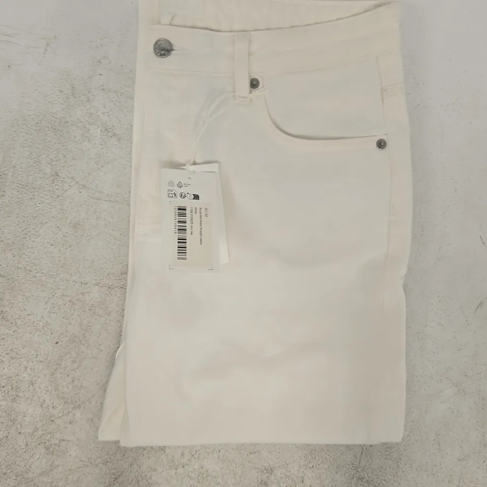 NA-KD ROUTE MID WAIST STRAIGHT JEANS IN WHITE SIZE EU 42