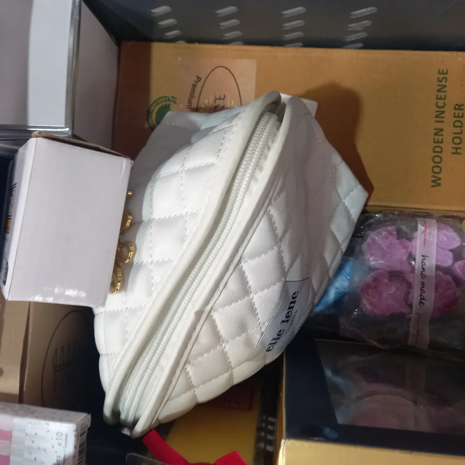 LOT OF APPROXIMATELY 10 ASSORTED HOUSEHOLD ITEMS TO INCLUDE FRESH SKIN NATURE C3 SOYA WAX, LOAF CHRISTMAS EVE SMELLY WAX DROPS, PREMIUM-STUMPEN, ETC