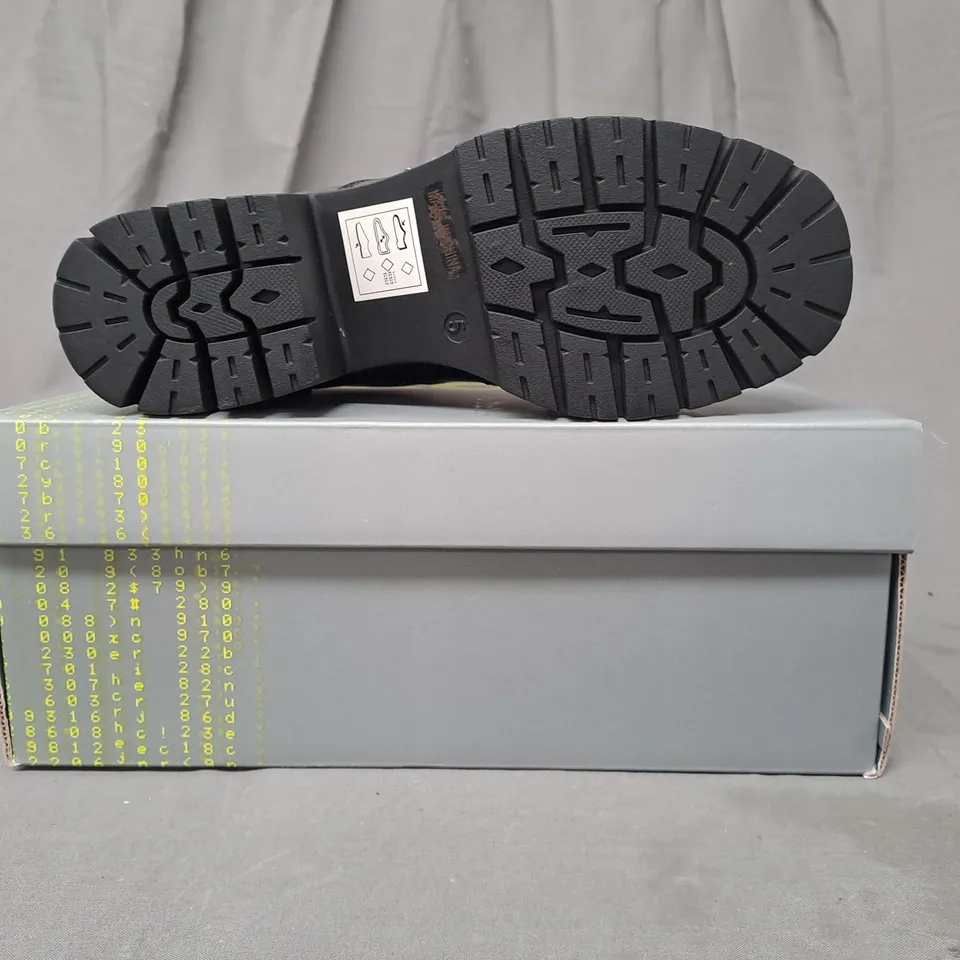BOXED PAIR OF KOI OSHAN SWITCH SHOES IN BLACK UK SIZE 5