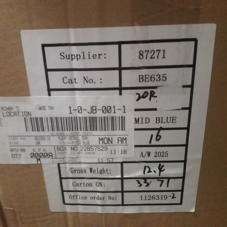 BOX CONTAINING APPROXIMATELY 7 BRAND NEW SIMPLY BE MID BLUE PLEAT DETAIL WIDE LEG JEANS - SIZE 20R