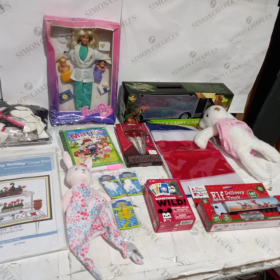 LOT OF ASSORTED TOYS AND GAMES TO INCLUDE TEDDIES, DOLLS AND TOY CARS