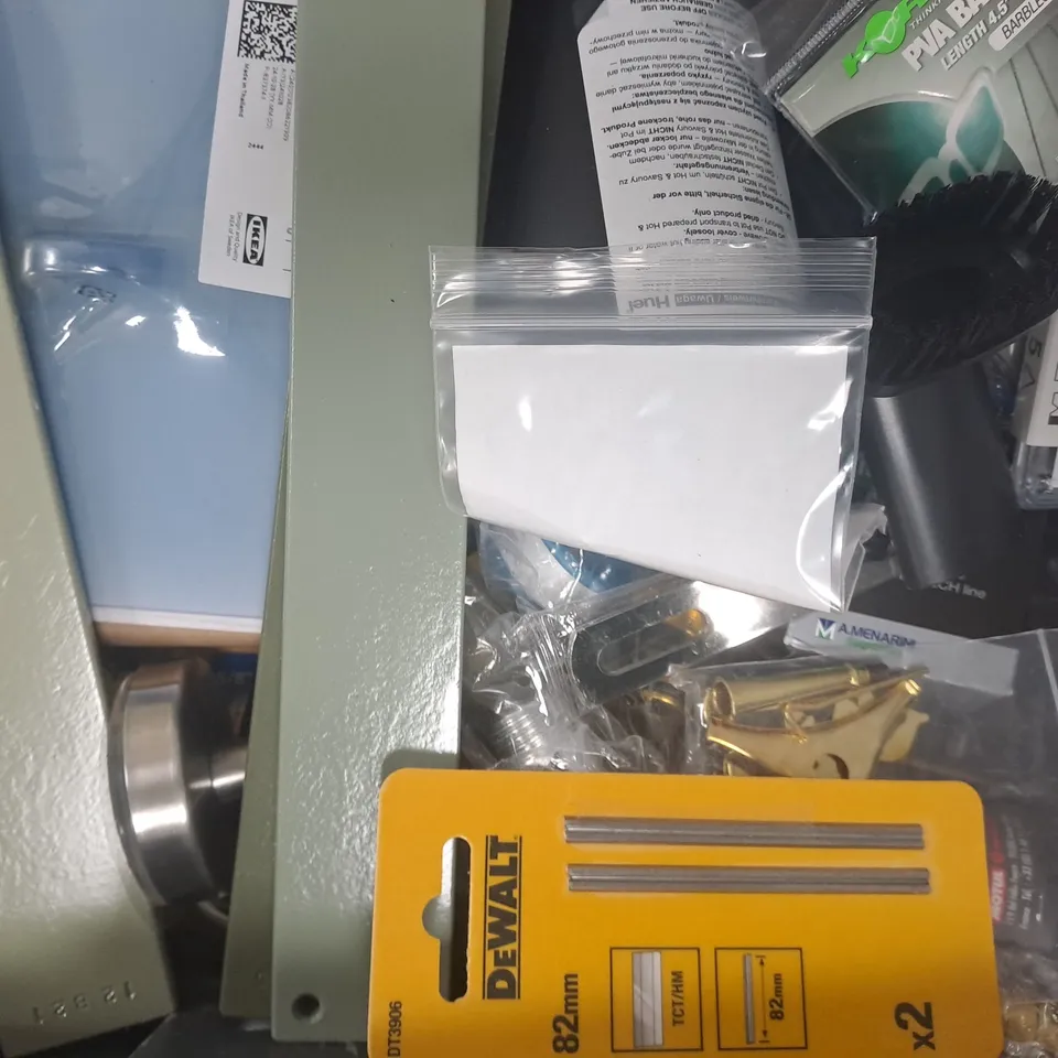 APPROXIMATELY 10 ASSORTED HOUSEHOLD ITEMS TO INCLUDE MAGIC DUST, 4-WAY PLUMBING KEY, ETC