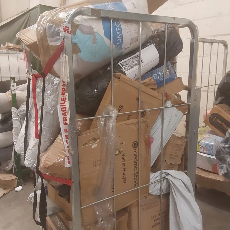 CAGE CONTAINING A LARGE QUANTITY OF ASSORTED ITEMS INCLUDING: LEAF BLOWER, EXPANDABLE HOSE, COAT HANGERS ECT // CAGE NOT INCLUDED