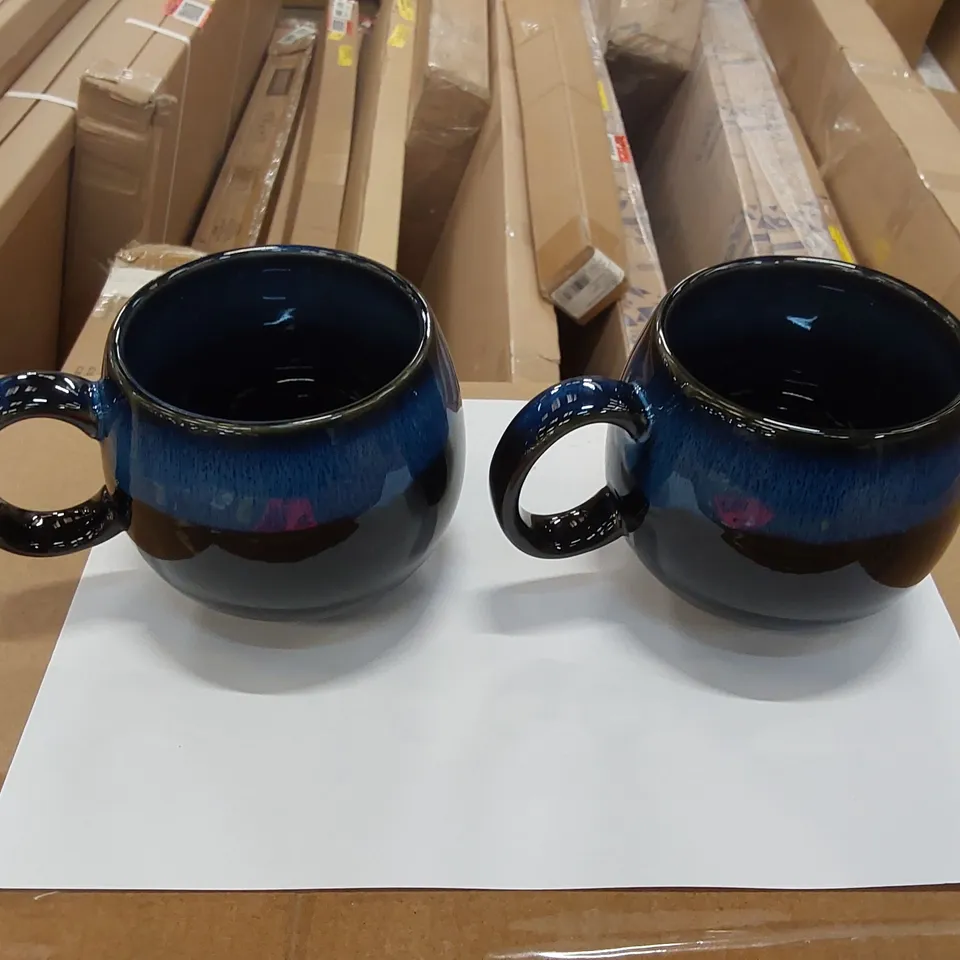 BOXED REACTIVE GLAZE STONEWARE COFFEE MUG SET OF 2 BLACK WITH BLUE GLAZE WITH 2 BROKEN MUGS (1 BOX)