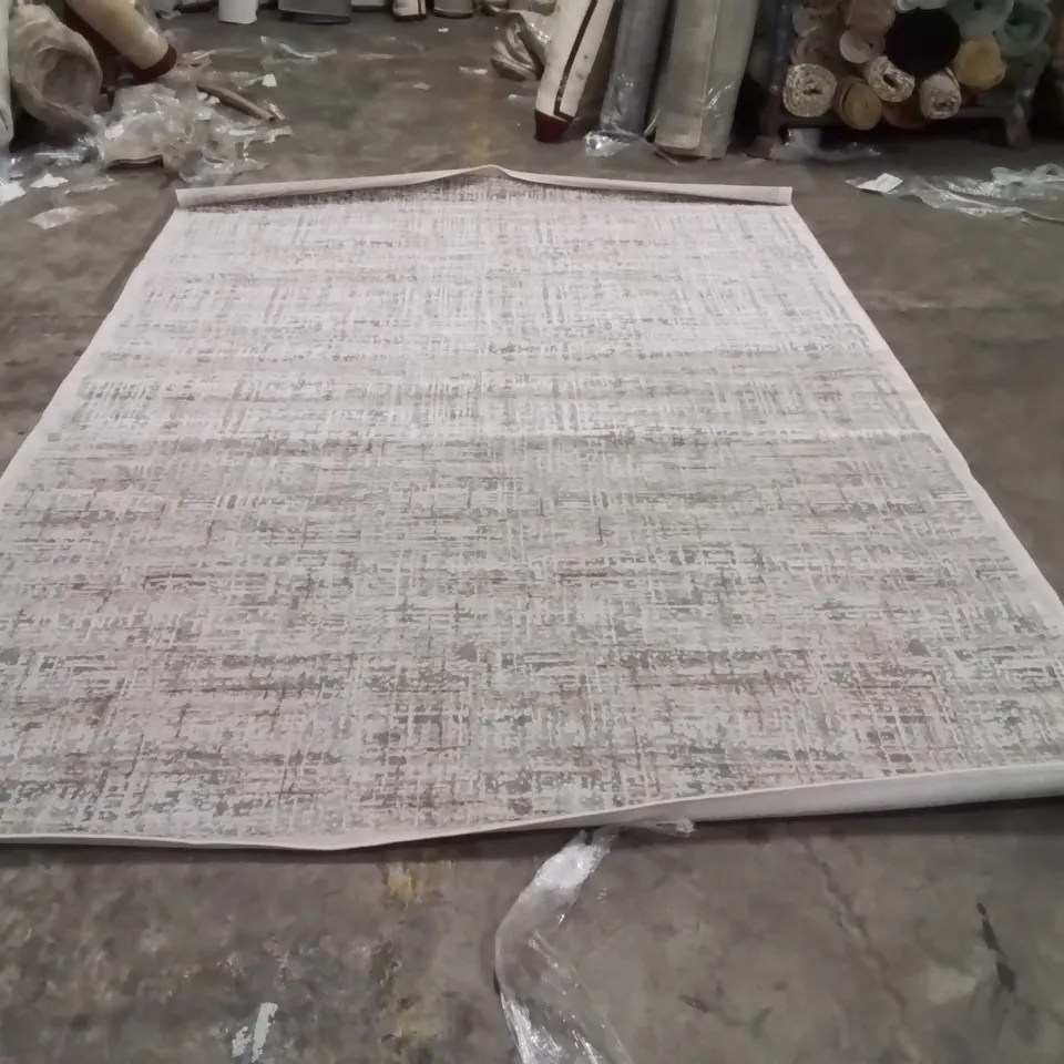 QUALITY DESIGNER AREA RUG - APPROXIMATELY 290X210