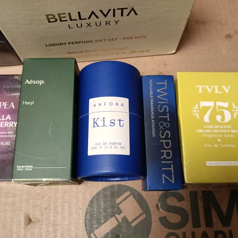 LOT OF 10 ASSORTD FRAGRANCE ITEMS TO INCLUDE BELLAVITA LUXURY, AESOP HWYL AND HELLO DAISE