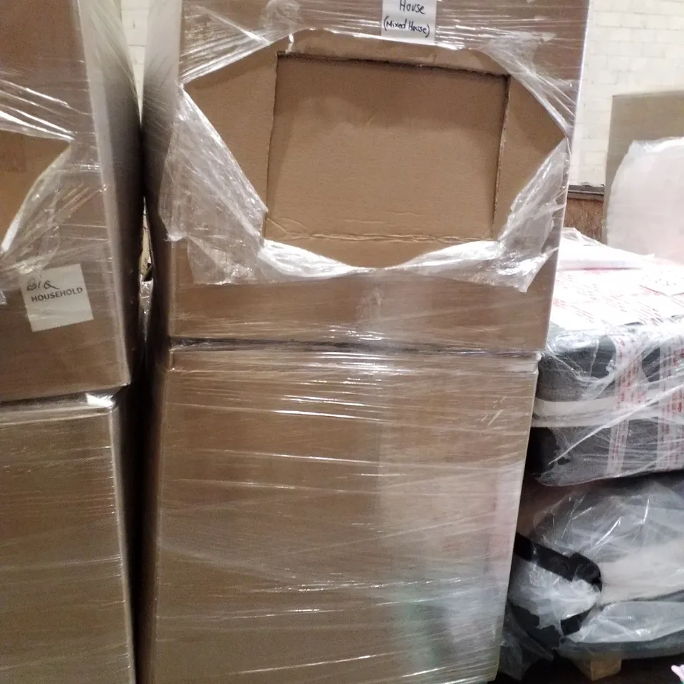 PALLET OF 2 BOXES CONTAINING ASSORTED PILLOWS & BEDDING 