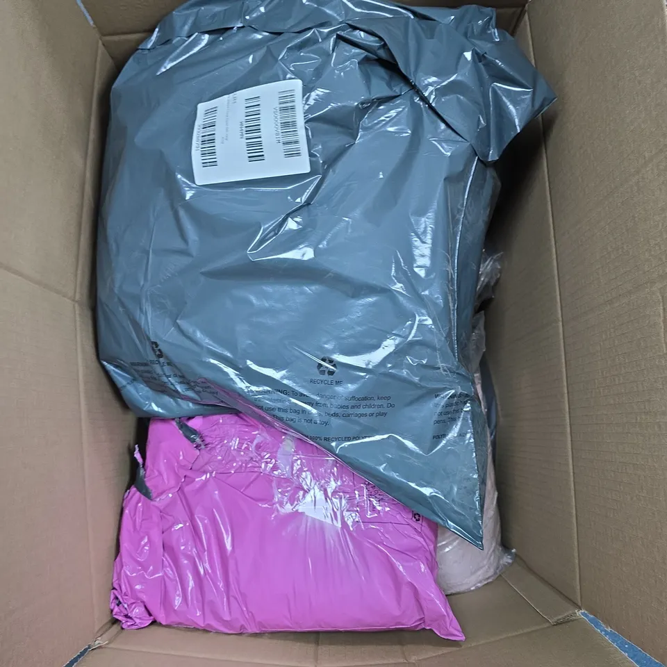 BOX OF APPROXIMATELY 7 ASSORTED ITEMS TO INCLUDE: CABBYS DOLLHOUSE DOLL AND RIVER ISLAND JUMPER