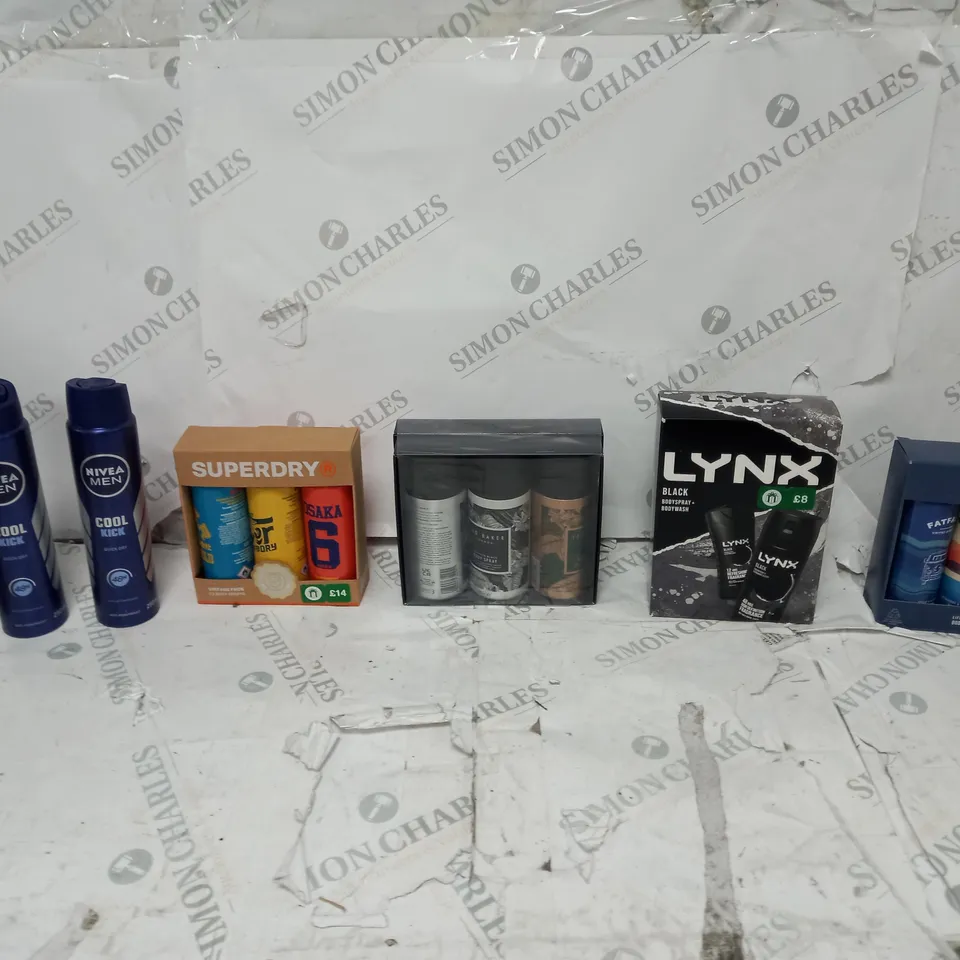 APPROXIMATELY 15 ASSORTED AEROSOLS TO INCLUDE LYNX BLACK SET, NIVEA COOL KICK, AND TED BAKER SPRAY SET ETC. 