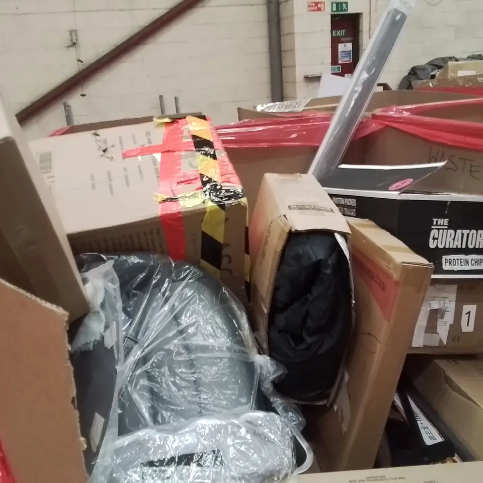 PALLET CONTAINING VARIOUS ASSORTED BOXED HOUSEHOLD ITEMS TO INCLUDE: PROFESSIONAL  ICE CREAM MAKER, CEILING FAN LIGHT,KNITTING  MACHINE AND LOTS MORE UNMARKED BOXED ITEMS 