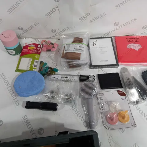 APPROXIMATELY 10 ASSORTED HOUSEHOLD ITEMS TO INCLUDE PROMEDICS THUMB SPICA, FRANKGREEN ORGINAL, AND DIGITAL PROTACTOR ETC.
