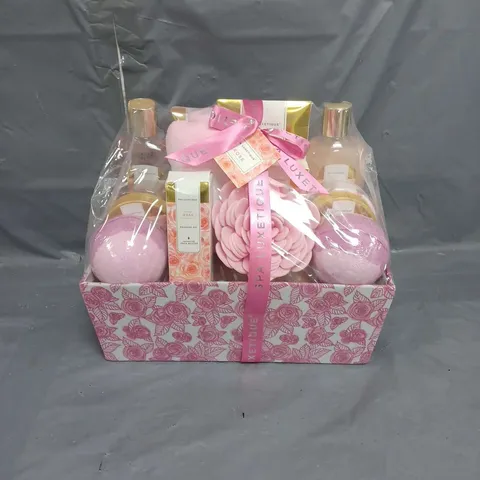 SPA LUXETIQUE ROSE HAMPER BASKET SET