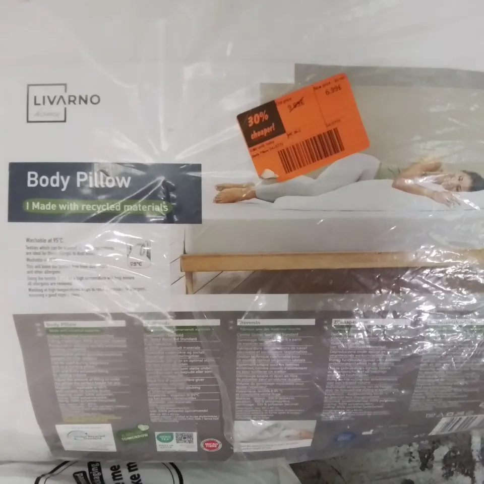 PALLET CONTAINING VARIOUS PILLOWS, DUVET AND BEDDING SOFT FURNISHINGS ETC.