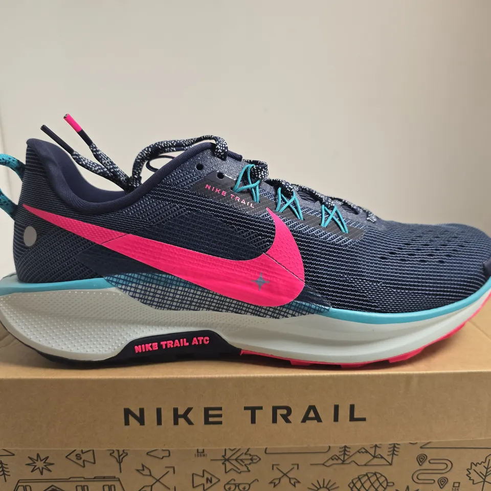 BOXED PAIR OF NIKE REACT PEGASUS TRAIL 5 –  – MEN'S - UK 9.5