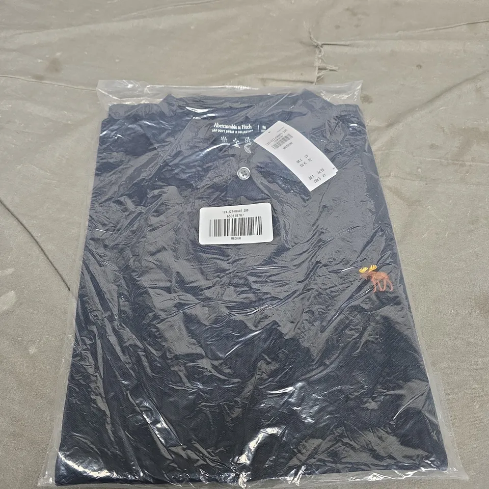 BAGGED ABERCROMBIE AND FITCH LOGO POLO SHIRT - SIZE M 