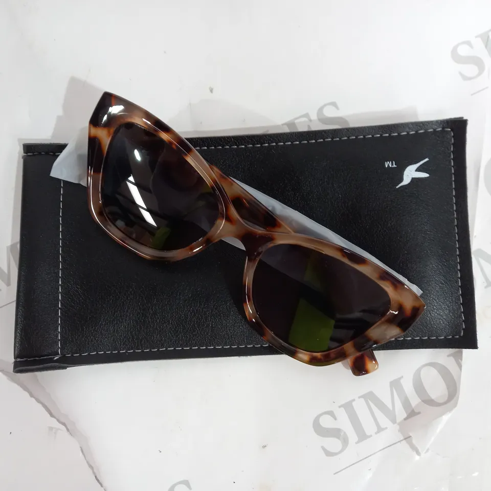 BOXED HUMMINGBIRD TORTOISE SHELL SUNGLASSES AND CLEANING CLOTH 