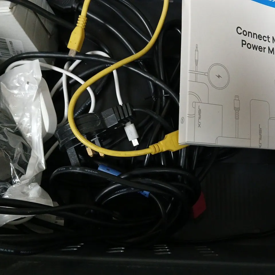 APPROXIMATELY 10 ASSORTED ITEMS TO INCLUDE - SKY HUB , HDMI LEAD ETC