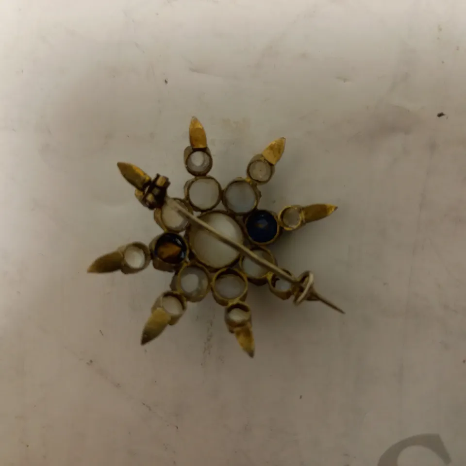 DESIGNER STYLE 8 POINT BROOCH 