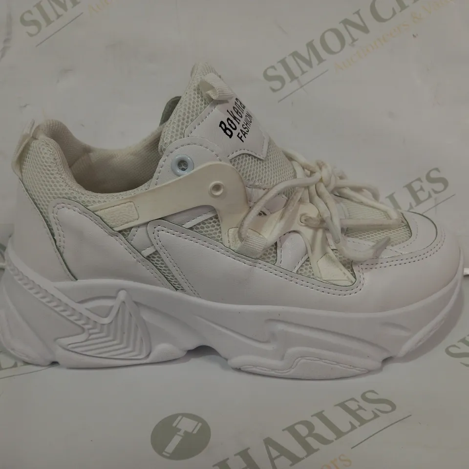 PAIR OF BOKENA FASHION TRAINERS IN WHITE SIZE 3