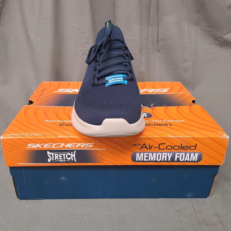 BOXED PAIR OF SKECHERS STRETCH FIT SHOES IN NAVY UK SIZE 9.5