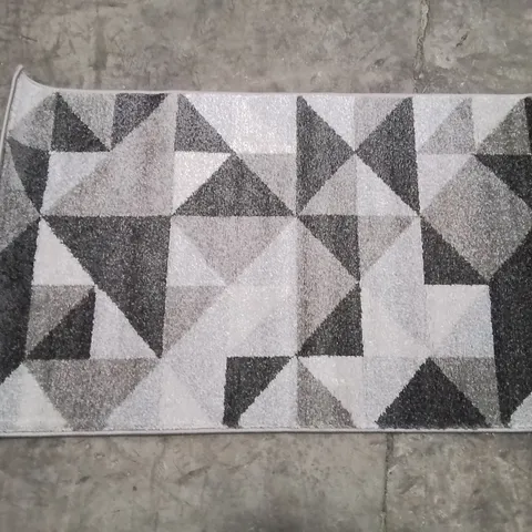 QUALITY DESIGNER AREA RUG - APPROXIMATELY 110CM X 60CM - GREY