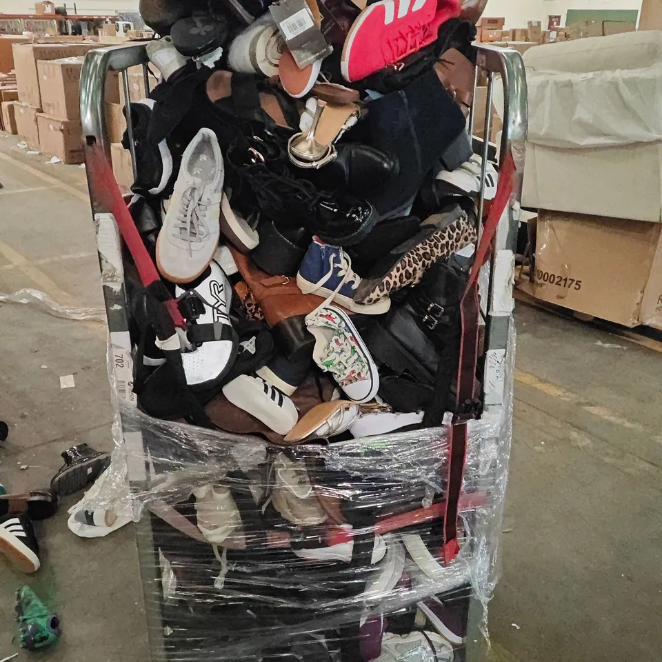 CAGE OF ASSORTED SHOES AND TRAINERS TO INCLUDE ADIDAS, NIKE AND DR MARTENS 