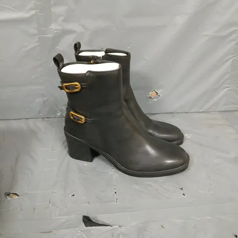 DOUBLE BUCKLE BLOCK HEEL ANKLE BOOTS IN BLACK - SIZE 6
