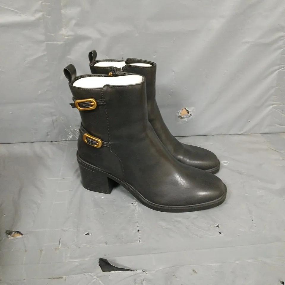 DOUBLE BUCKLE BLOCK HEEL ANKLE BOOTS IN BLACK - SIZE 6