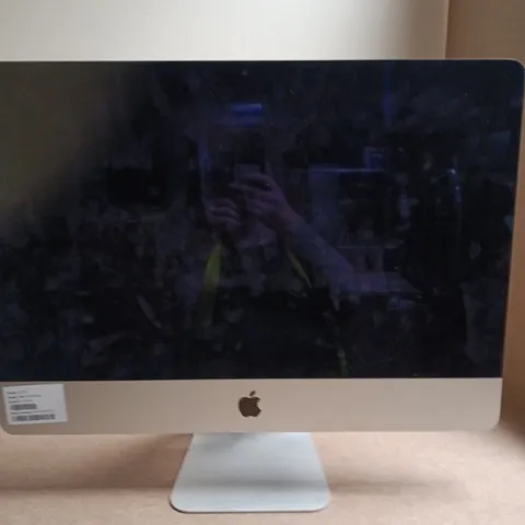 APPLE IMAC ALL-IN-ONE DESKTOP COMPUTER – SILVER 2/A1418