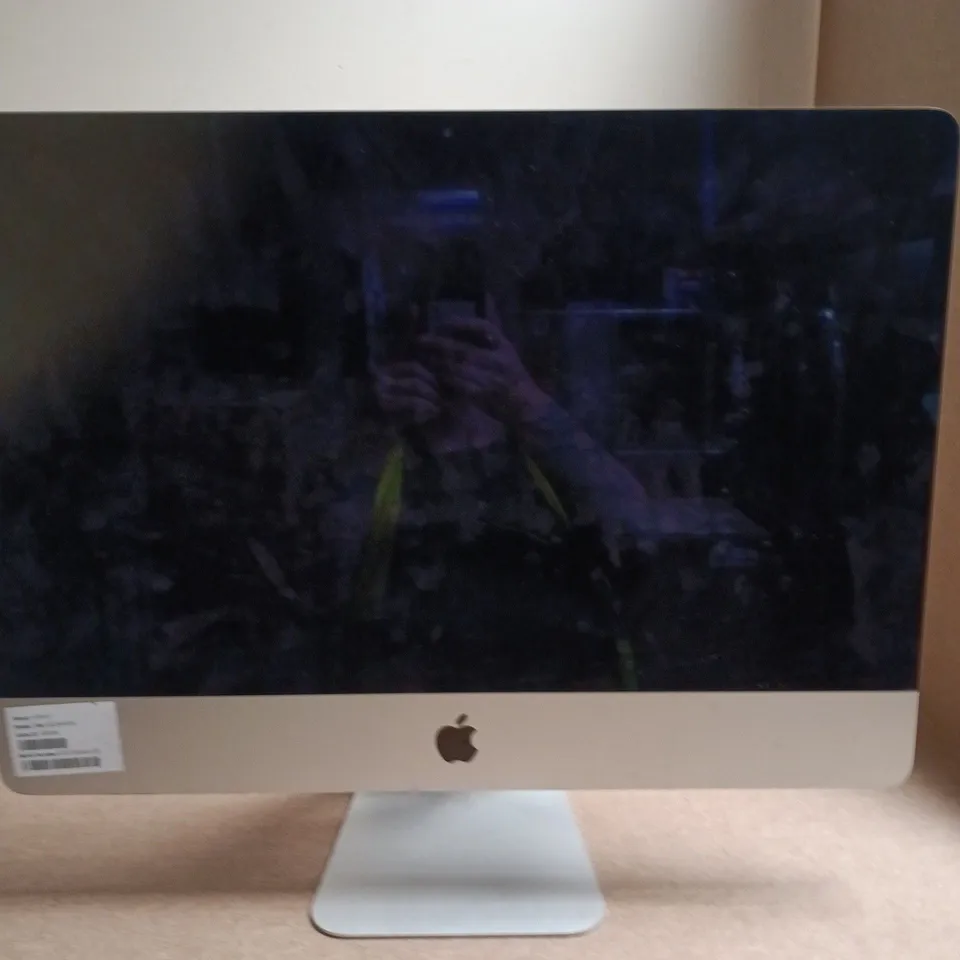 APPLE IMAC ALL-IN-ONE DESKTOP COMPUTER – SILVER 2/A1418
