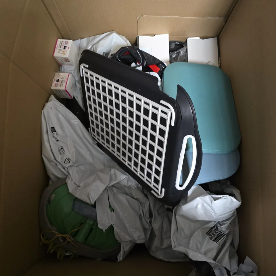 BOX OF APPROXIMATELY 10 ASSORTED HOUSEHOLD ITEMS TO INCLUDE - THERMOS - FOOD WASTE CADDY - PLASTIC CEREAL DISPENSER CONTAINERS - ETC