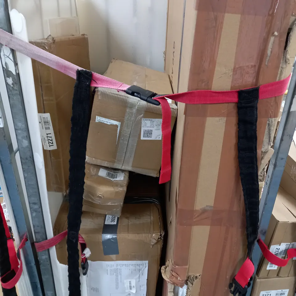 CAGE OF ASSORTED ITEMS TOO INCLUDE OUTDOOR LIGHT STRANDS , GOLD GLASS LAMP , STAR BURST LIGHT , ETC 