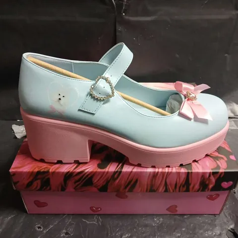 BOXED PAIR OF KOI LIGHT-BLUE PATENT MARY JANE SHOES WITH PINK PLATFORM, BOW & HEART BUCKLE - UK SIZE 11