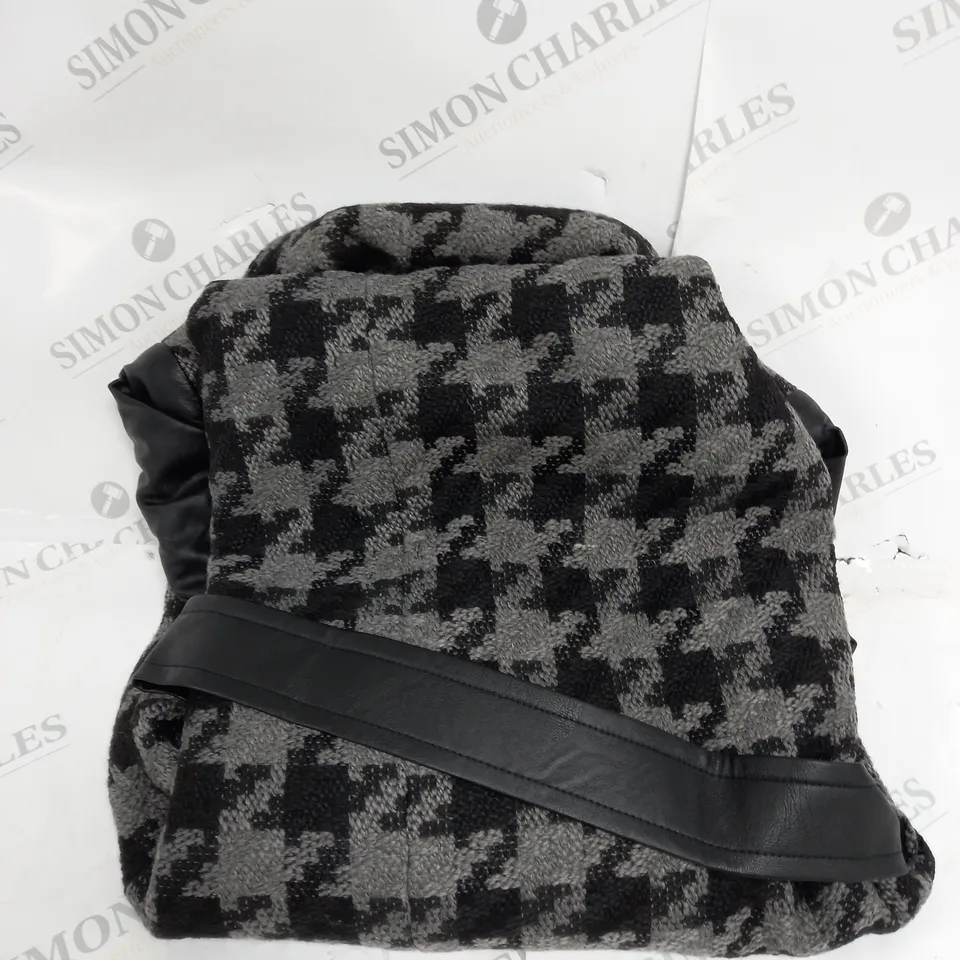 BOXED HB DOGTOOTH COAT IN BLACK/GREY