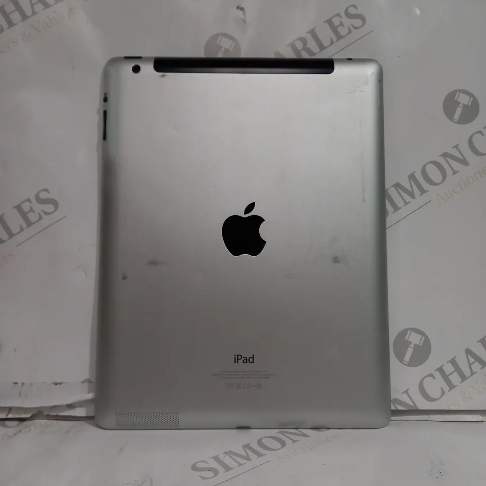 APPLE IPAD 4TH GENERATION IN SILVER
