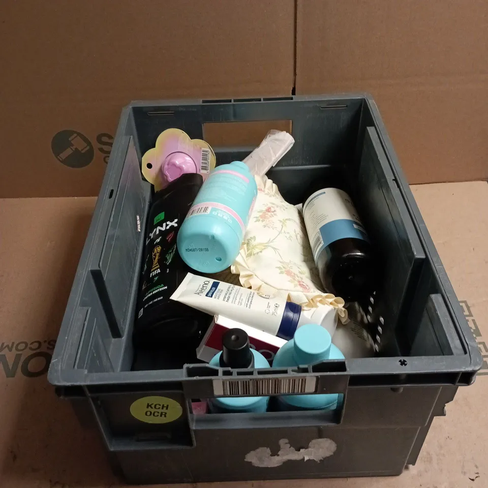 TOTE OF APPROXIMATELY 20 ASSORTED COSMETIC ITEMS TO INCLUDE LYNX, AVEENO, DAISE, SUKIN, HAIRBURST ETC